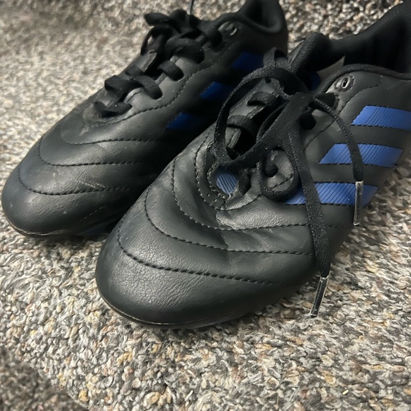 Adidas soccer cleat’s size 2. In good condition. Black and blue. Big kids. - Picture 10 of 11
